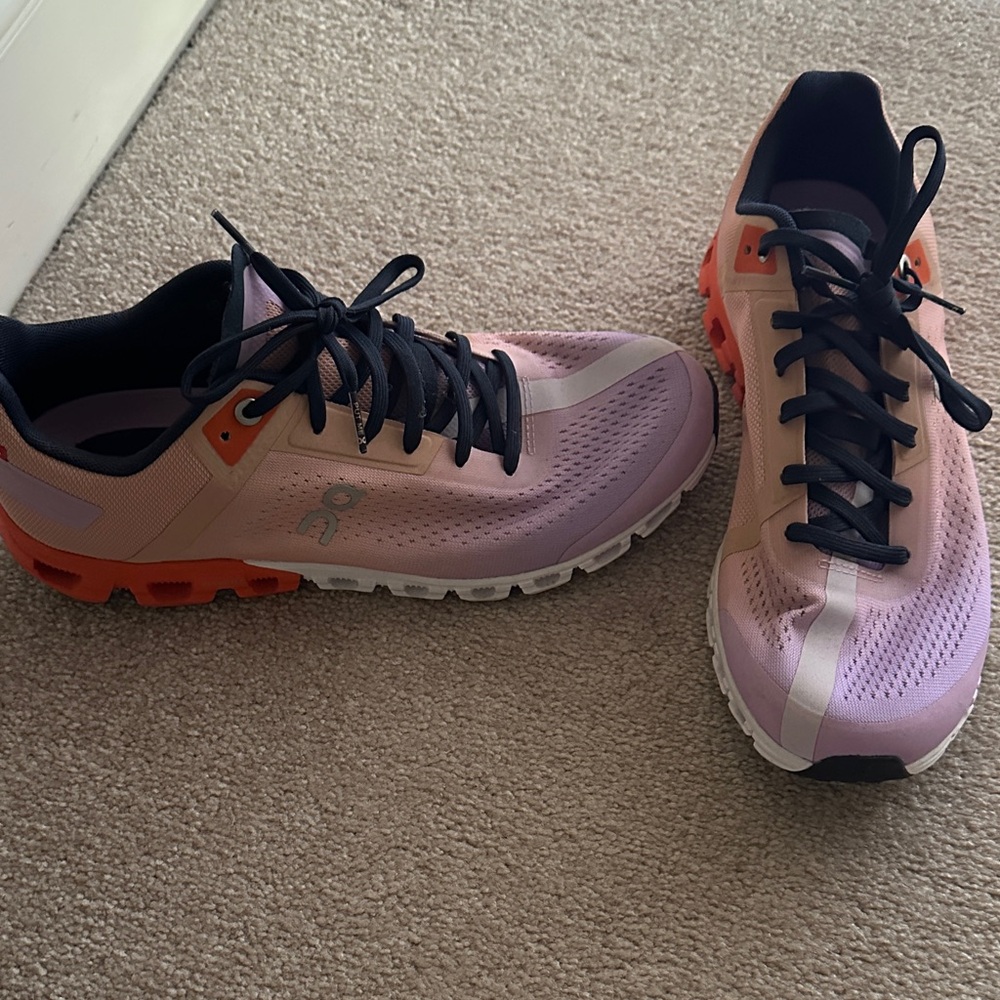 On Clowdflow Running Women's Athletic Shoes in Lavendar and Orange US 8.5